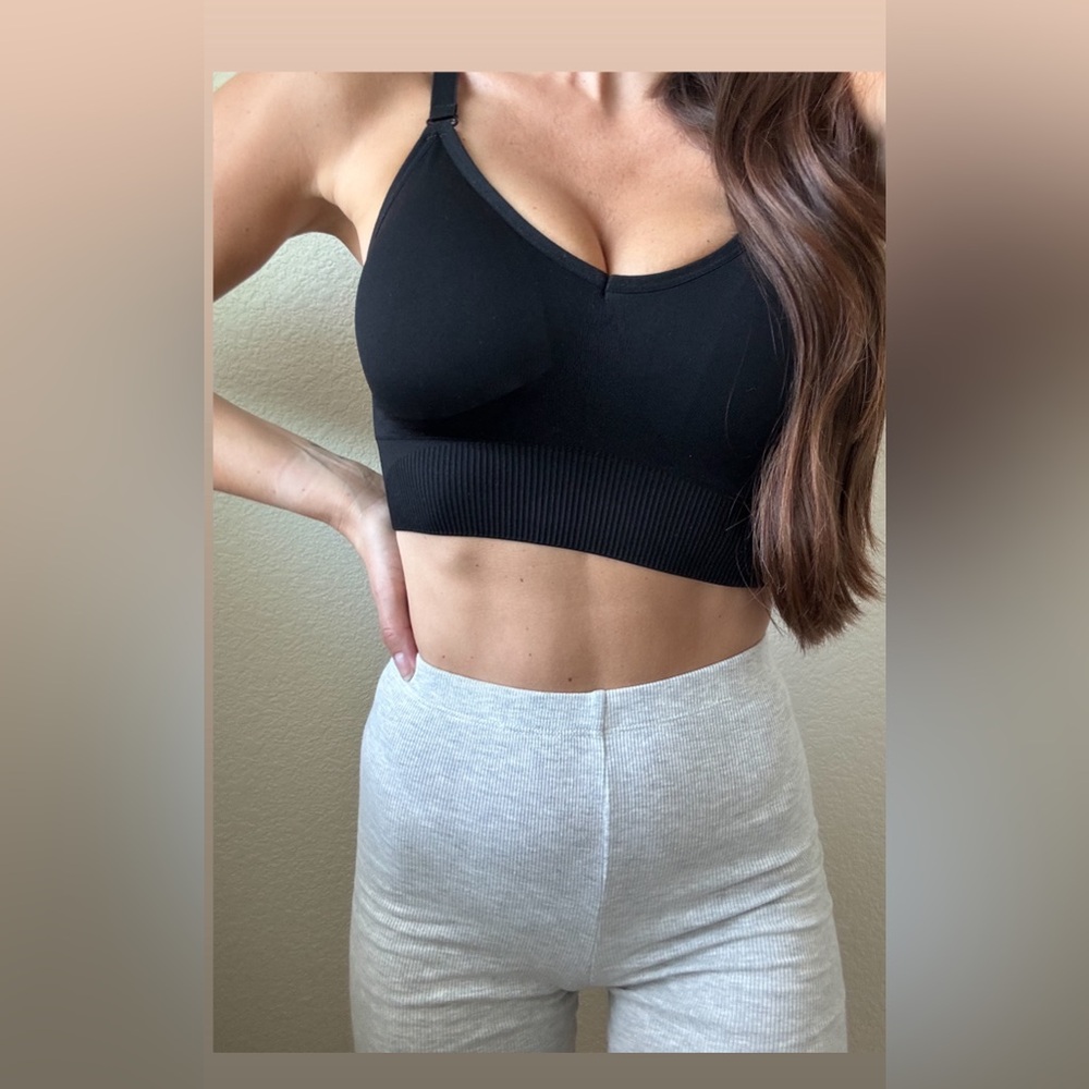 Black sports bra
